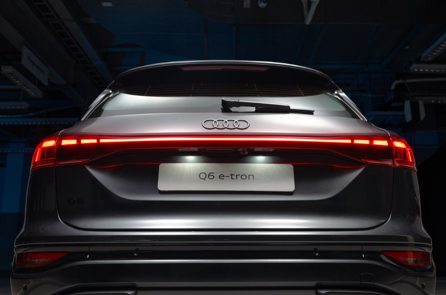 Audi Q6 e-tron 2025