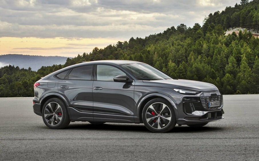 Audi Q6 e-tron 2026 Giá Lăn Bánh Tại Việt Nam: Cập Nhật Mới Nhất & Thời Điểm Giao Xe