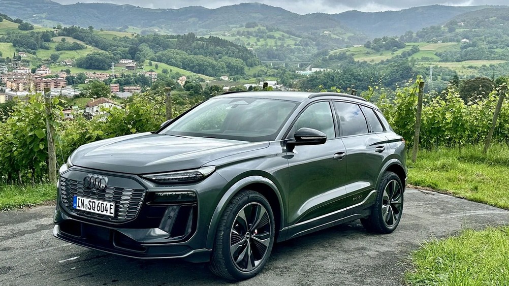 Audi Q6 e-tron 2026: SUV Điện Mới – Tiên Phong Công Nghệ, Tầm Hoạt Động Ấn Tượng và Giá Trị Dự Kiến