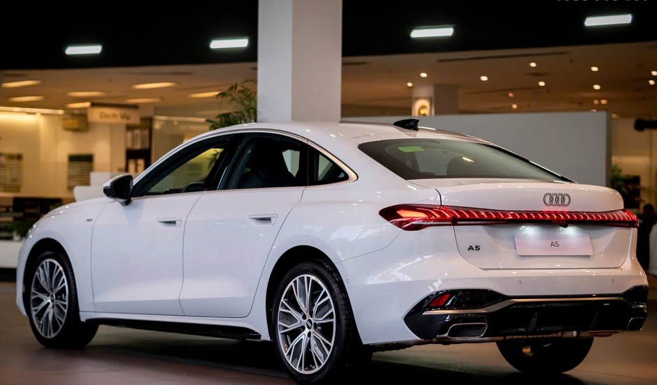 Bảng màu Audi A5 2026: Màu Xanh District Green có gì đặc biệt?