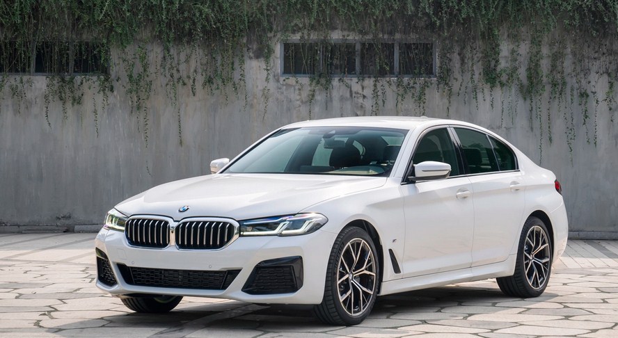 •	: So sánh Audi A6 và BMW 5 Series: Lựa chọn nào phù hợp hơn cho bạn tại Việt Nam?